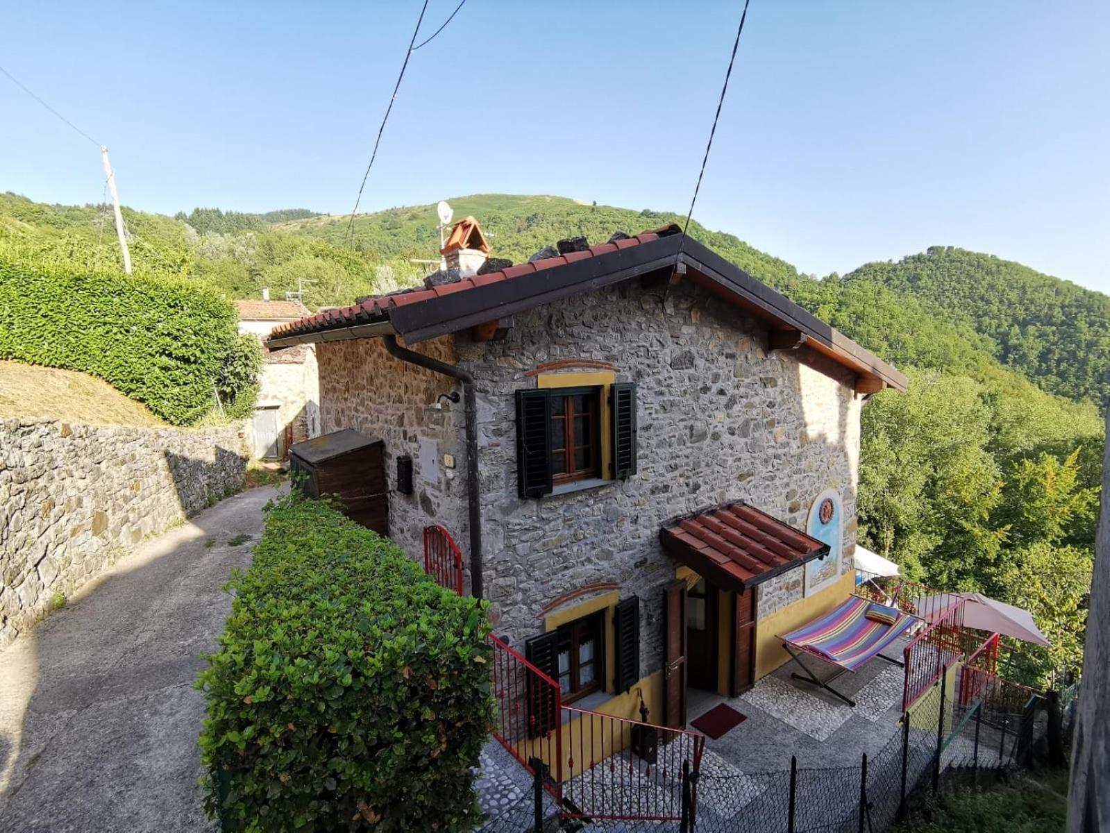 Deliziosa Casetta Sull'Appennino Toscano Montefegatesi Luaran gambar