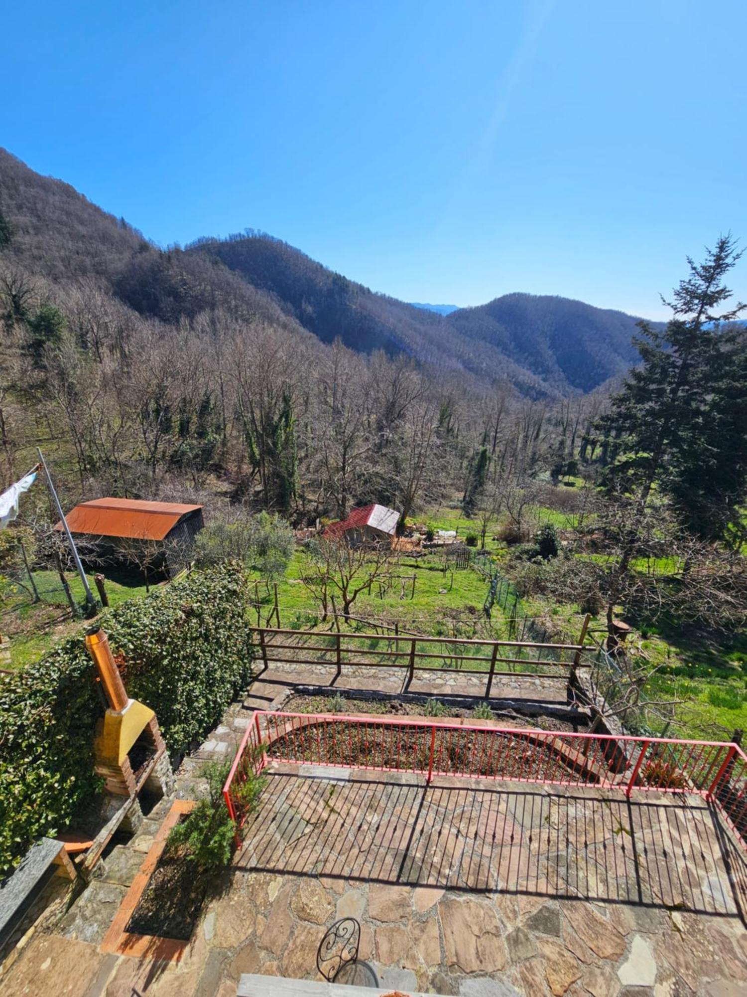 Deliziosa Casetta Sull'Appennino Toscano Montefegatesi Luaran gambar